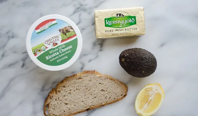 Ricotta Avocado Toast - an easy and delicious breakfast idea!' title='Ricotta Avocado Toast