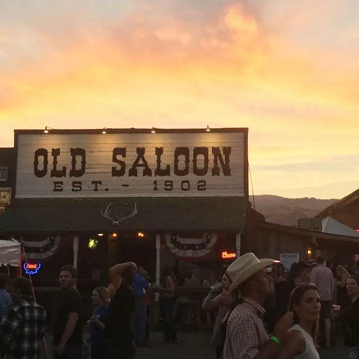 old saloon montana with a stunning big yellow sky behind the exterior