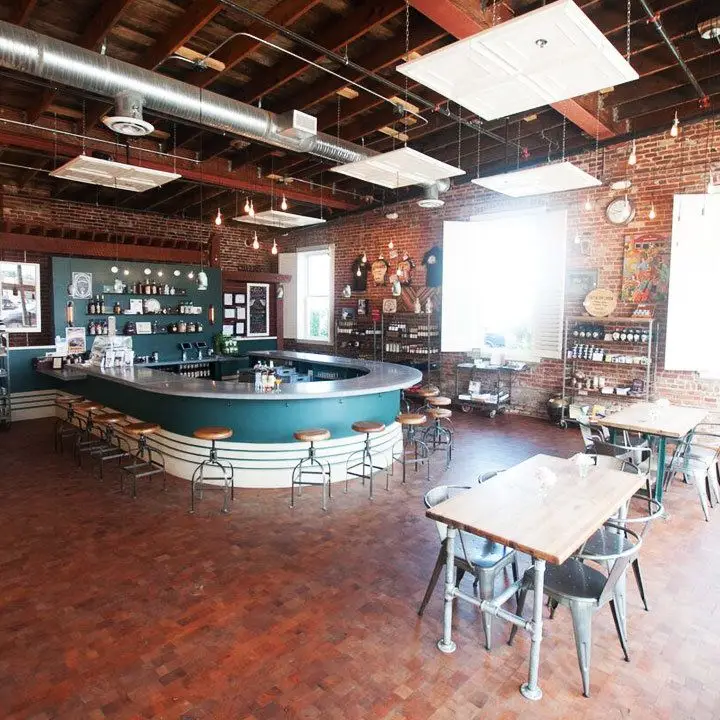 Catoctin Creek interior with view of bar