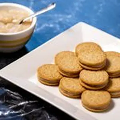 Boozy cinnamon bun Oreos