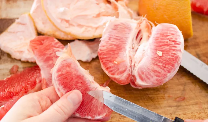 How to remove the membranes from grapefruit slices.' title='How to Cut a Grapefruit