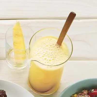 Świeża woda ananasowa