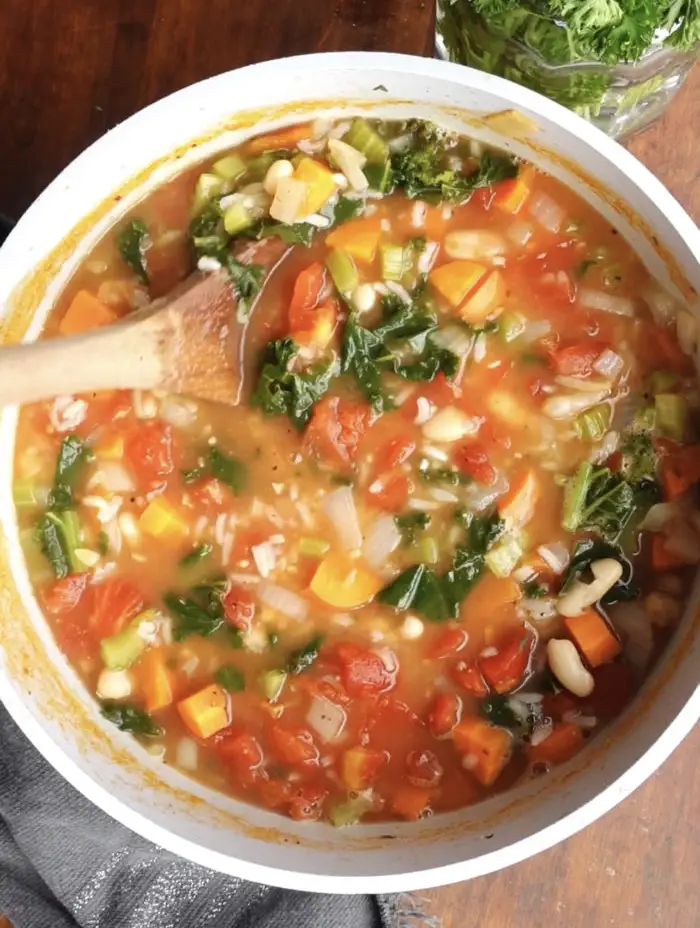 Soupe De Légumes Avec Riz Et Haricots