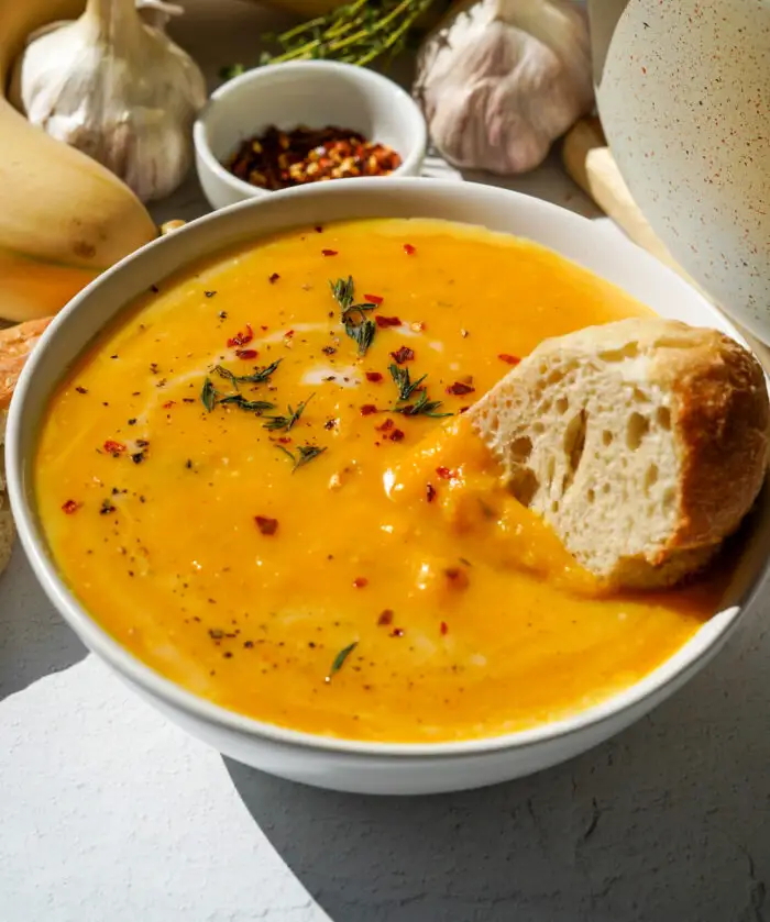 Soupe végétalienne à la courge musquée