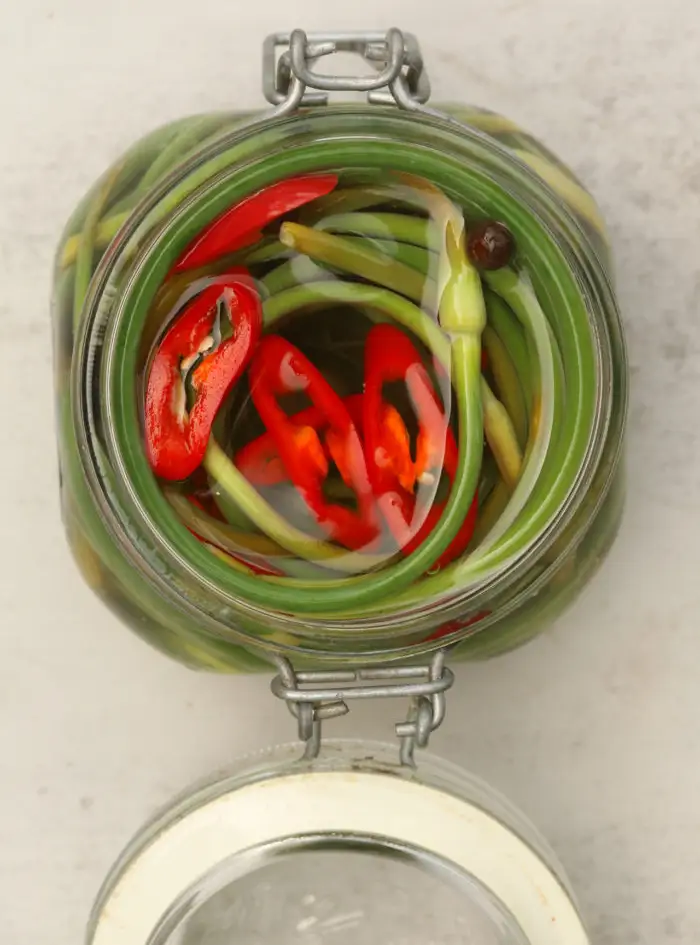 Fleurs d'ail marinées