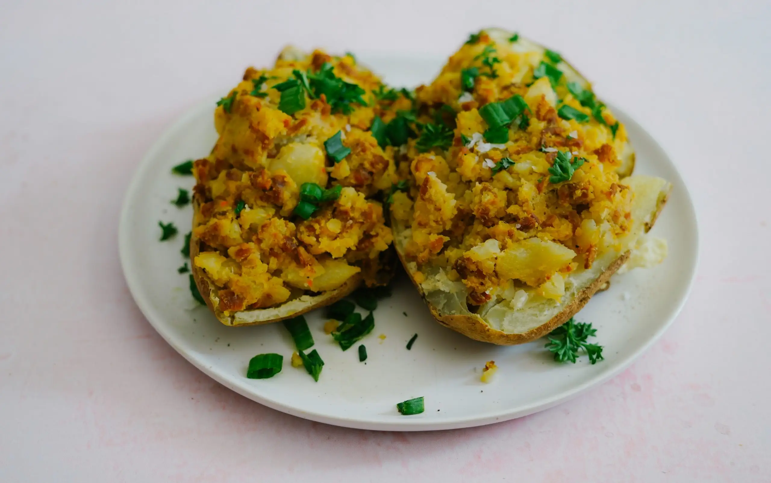 Recette de pommes de terre au four deux fois (végétalienne, sans gluten, sans huile)
