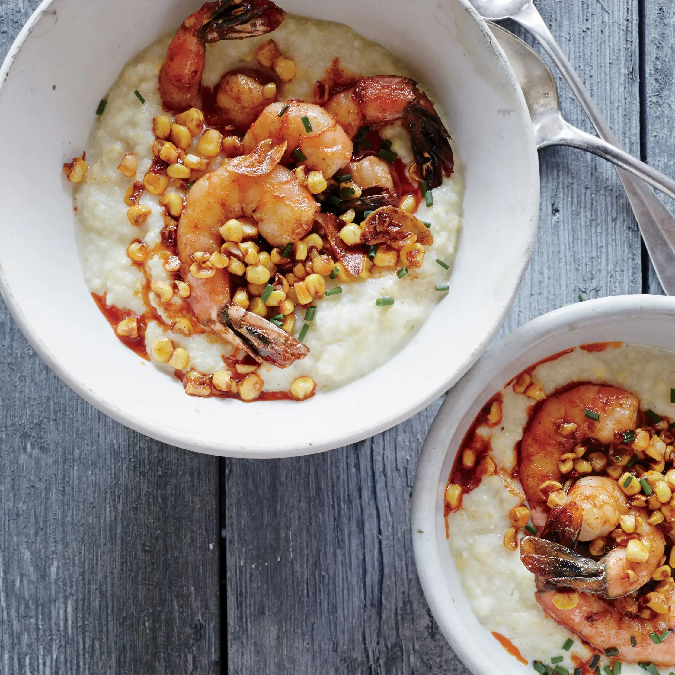 Camarão com grãos de milho fresco