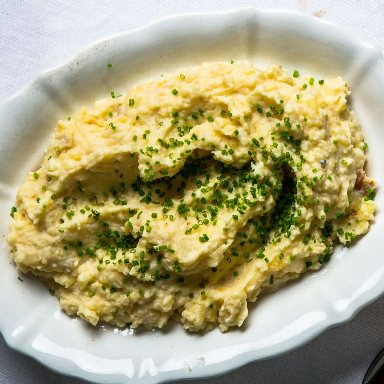 Purê de batatas assadas com cebolinha