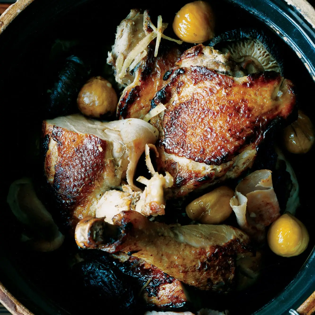 Frango refogado com presunto defumado, castanha e gengibre