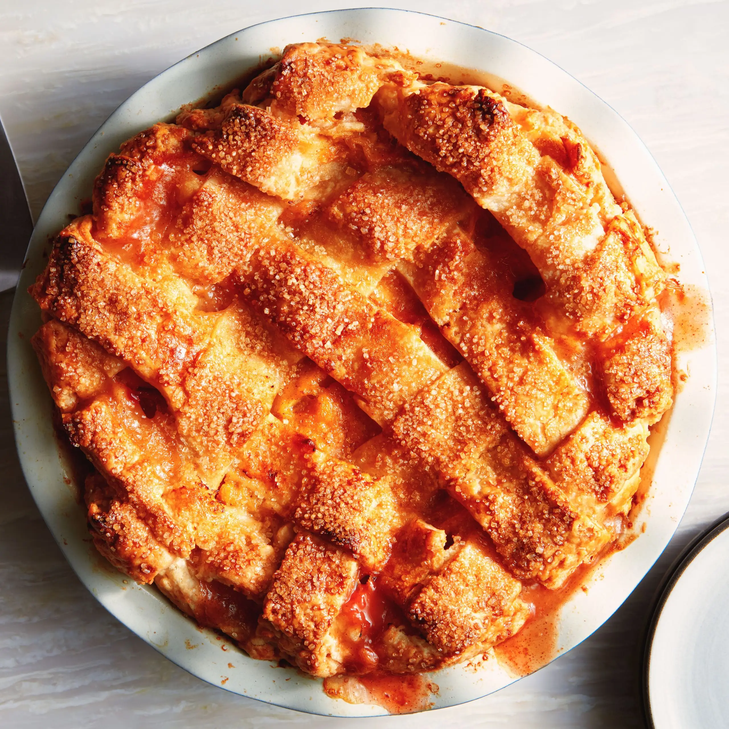 Torta de pêssego com crosta de treliça