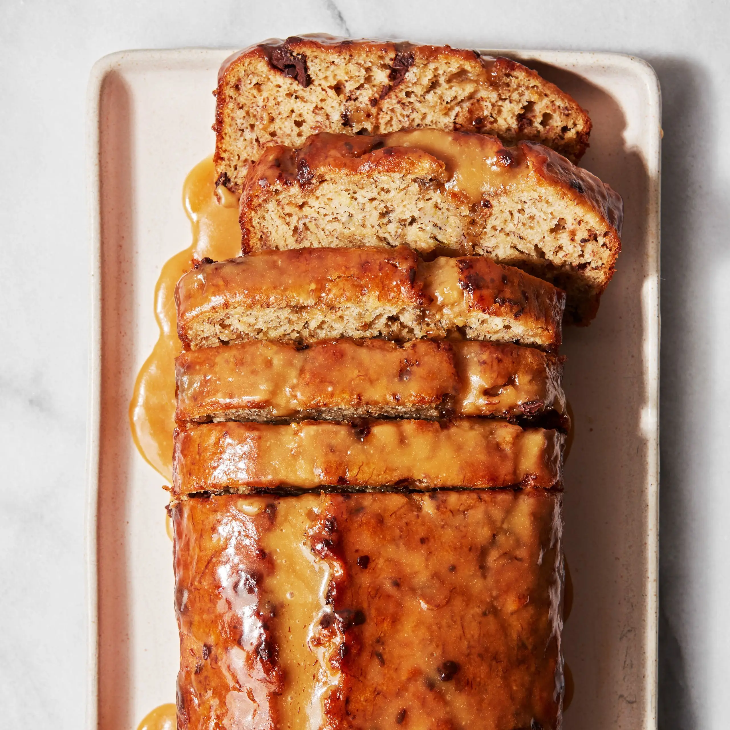 Pão de banana vegana com chocolate e missô