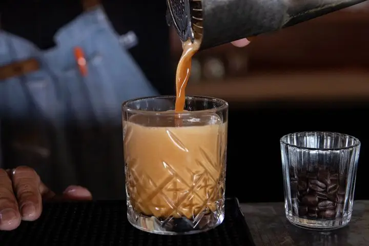 Fomay brown cocktail being poured at La Zebra
