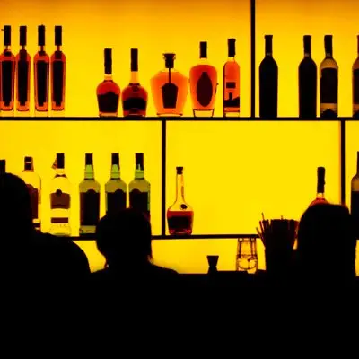 Atrás do bar: coquetéis de arremessador