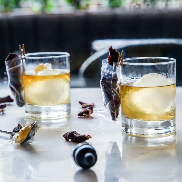 Por que há um prendedor de roupa no meu coquetel? Uma nova tendência é o motivo