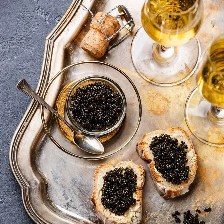 Como criar pares de champanhe e caviar perfeitos