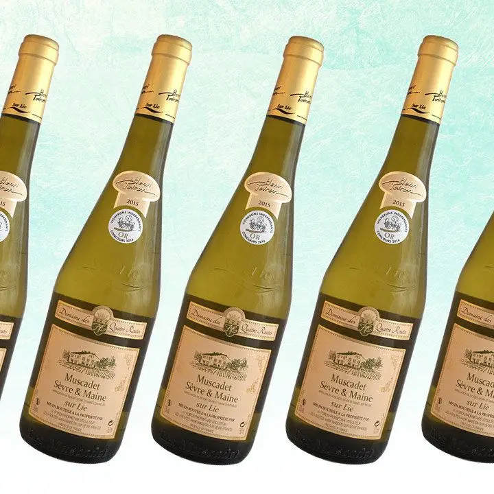 Henri Poiron Domaine des Quatres Routes Muscadet bottles