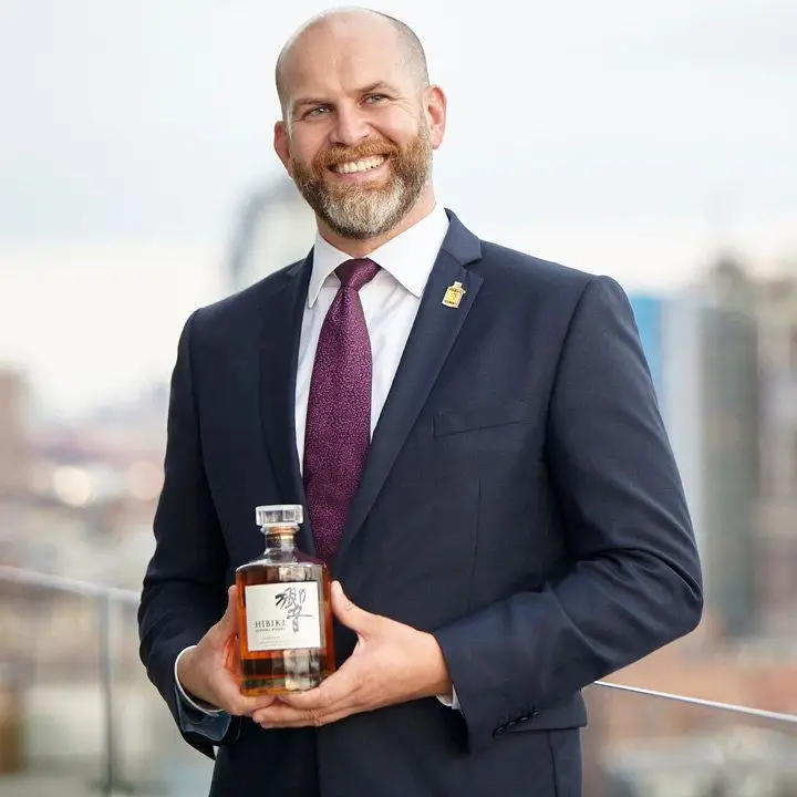 Como é ser um embaixador da marca para o uísque japonês quando suas marcas de cultos já se vendem