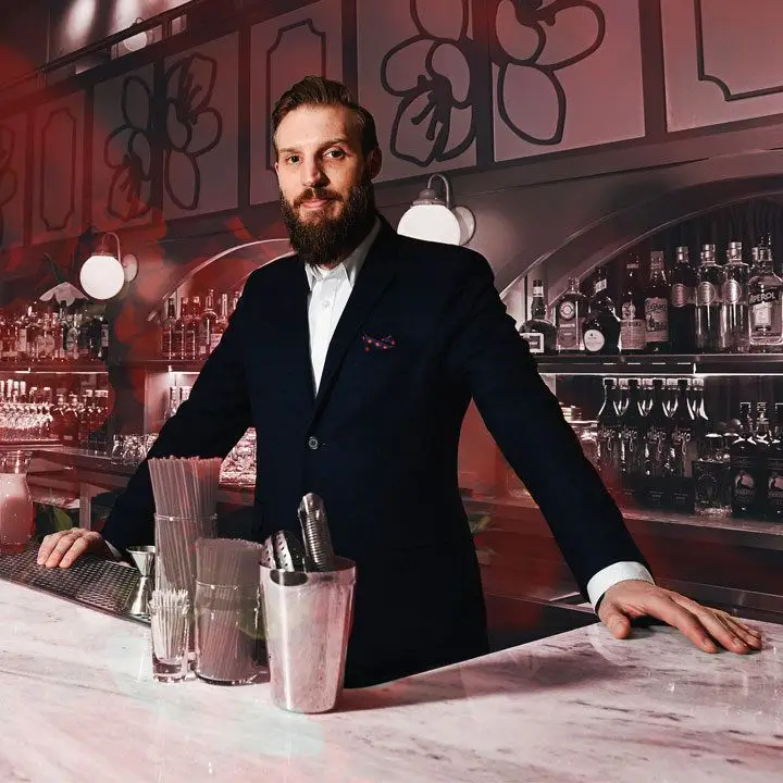 Como você acompanha um speakeasy de sucesso? Limpe as luzes brilhantes