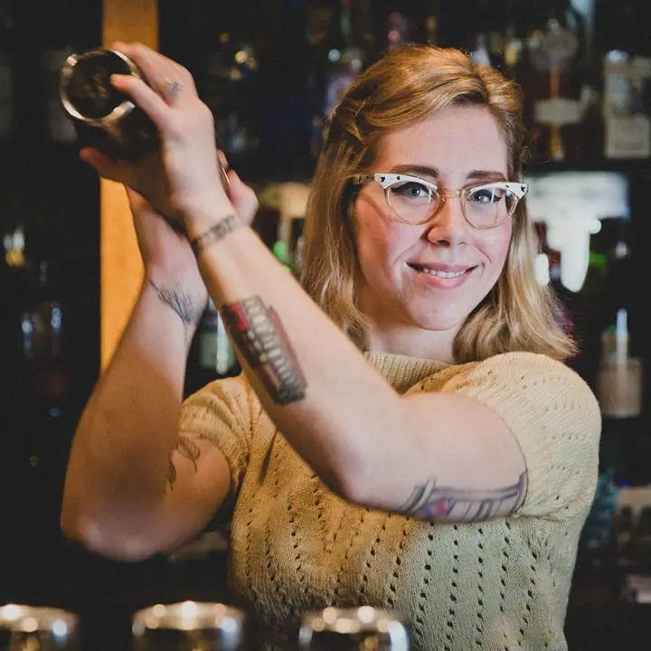 Dando vida a um menu de degustação de coquetéis em um bar da Filadélfia