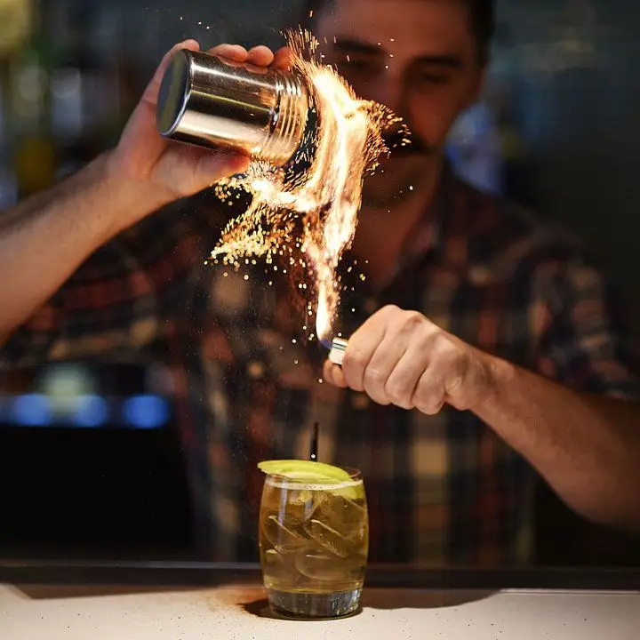 Um bar para barmen que está mudando a maneira como um país bebe