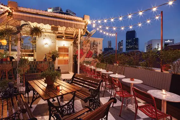 A planta baixa do povo da cabeça de batata exagerada de Cingapura