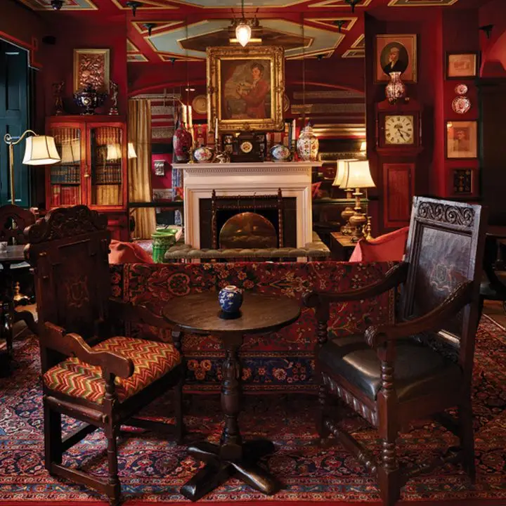 Em Londres, uma lição de história com um lado de coquetéis