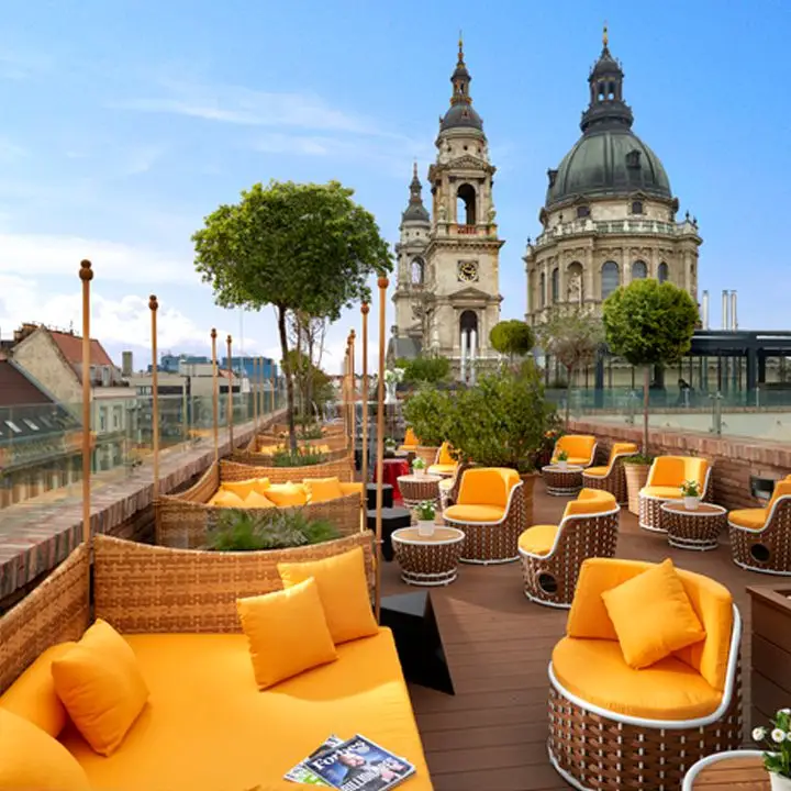 Em Budapeste, um bar onde coquetéis e música tocam um pelo outro