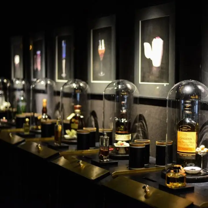 Este é o bar onde seu perfume e coquetel favorito se encontram