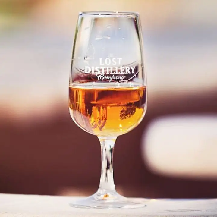 Como um fabricante de uísque escocês está dragando o passado