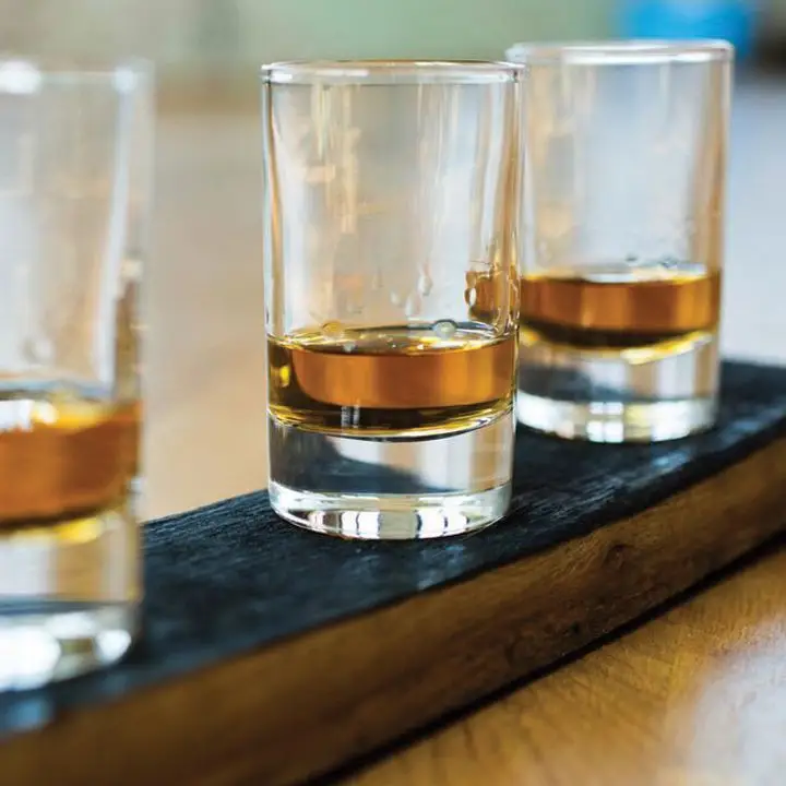 A melhor lista de espíritos marrons em Charleston