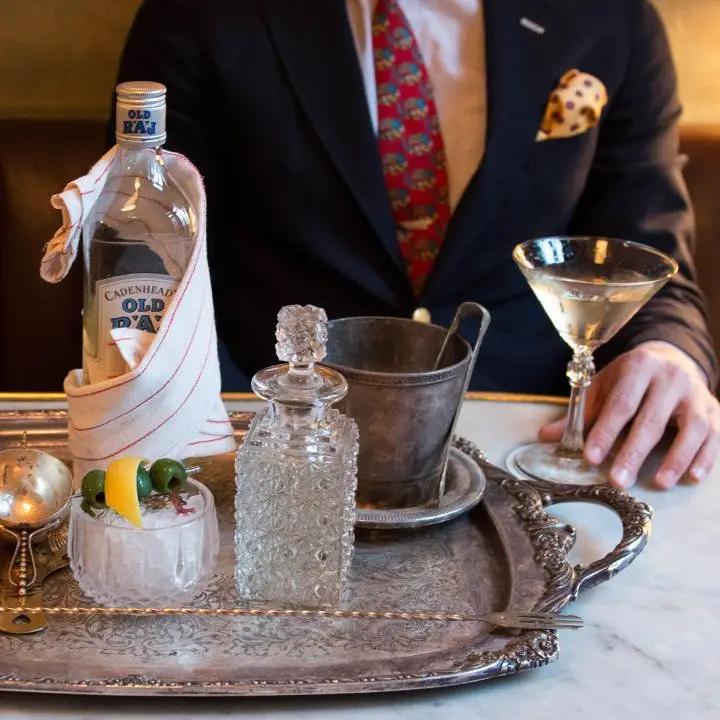 Dominando a arte do serviço de coquetel do lado da mesa