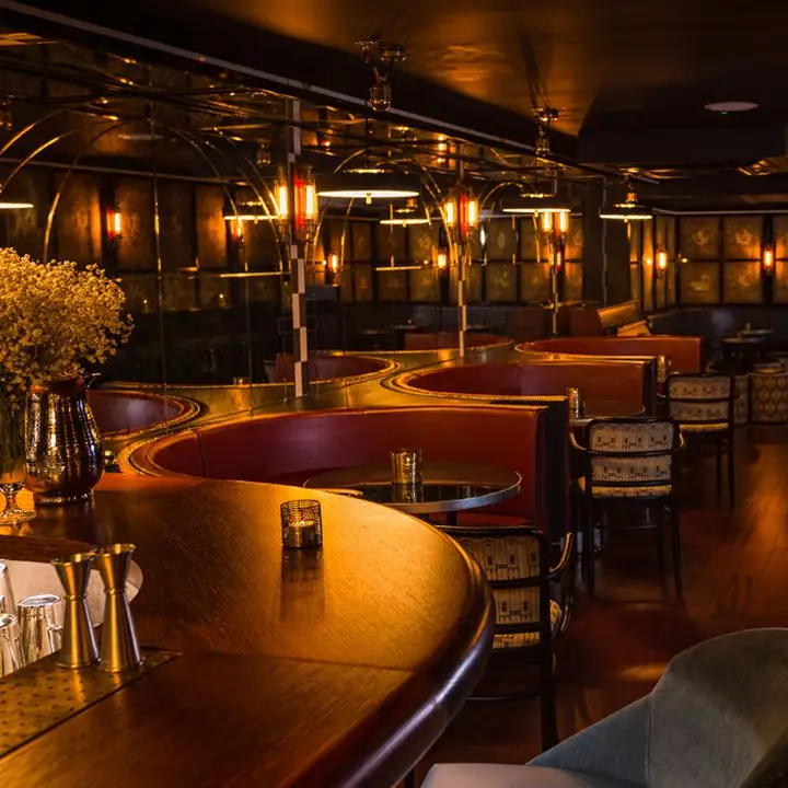 Como 2 casais estão trazendo o bairro de Londres de volta às suas raízes de coquetel