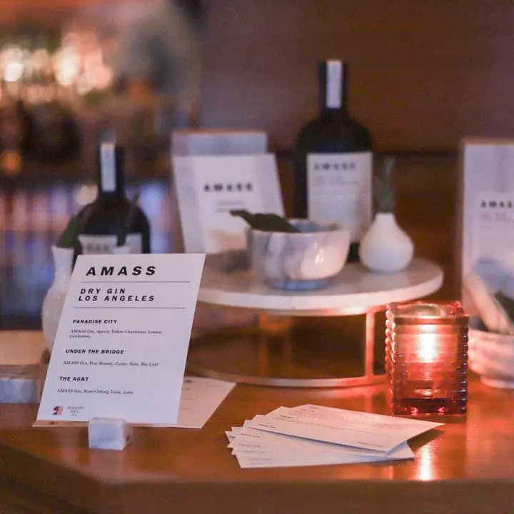 Uma destilaria ainda pode ser uma destilaria se estiver sempre se movendo?