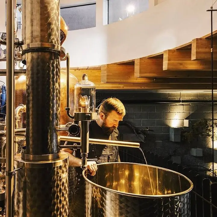 Não tome seu Campari como certo. Esta barra de Denver tem que fazer cada garrafa do zero