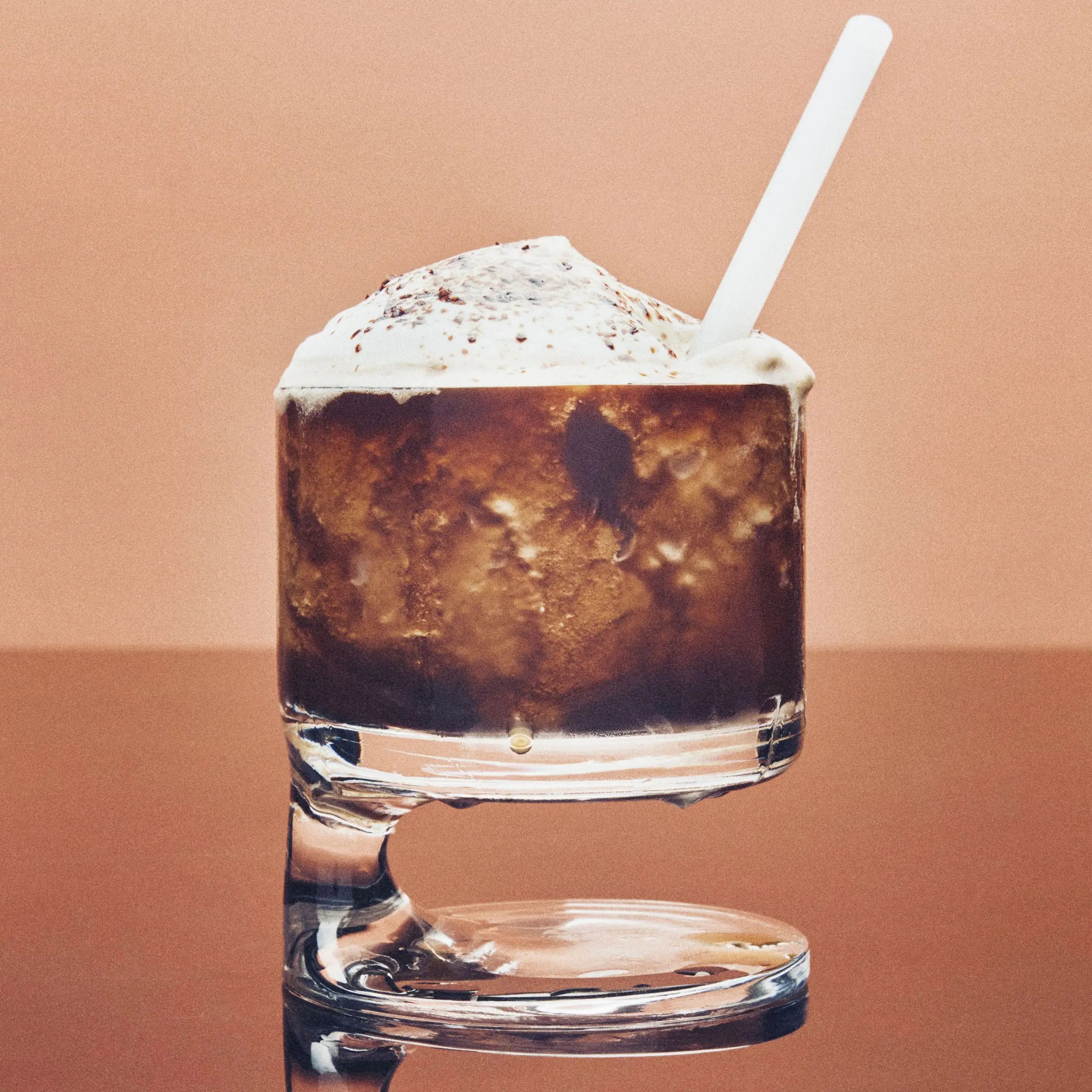 Martini de café congelado com chantilly com chantilly