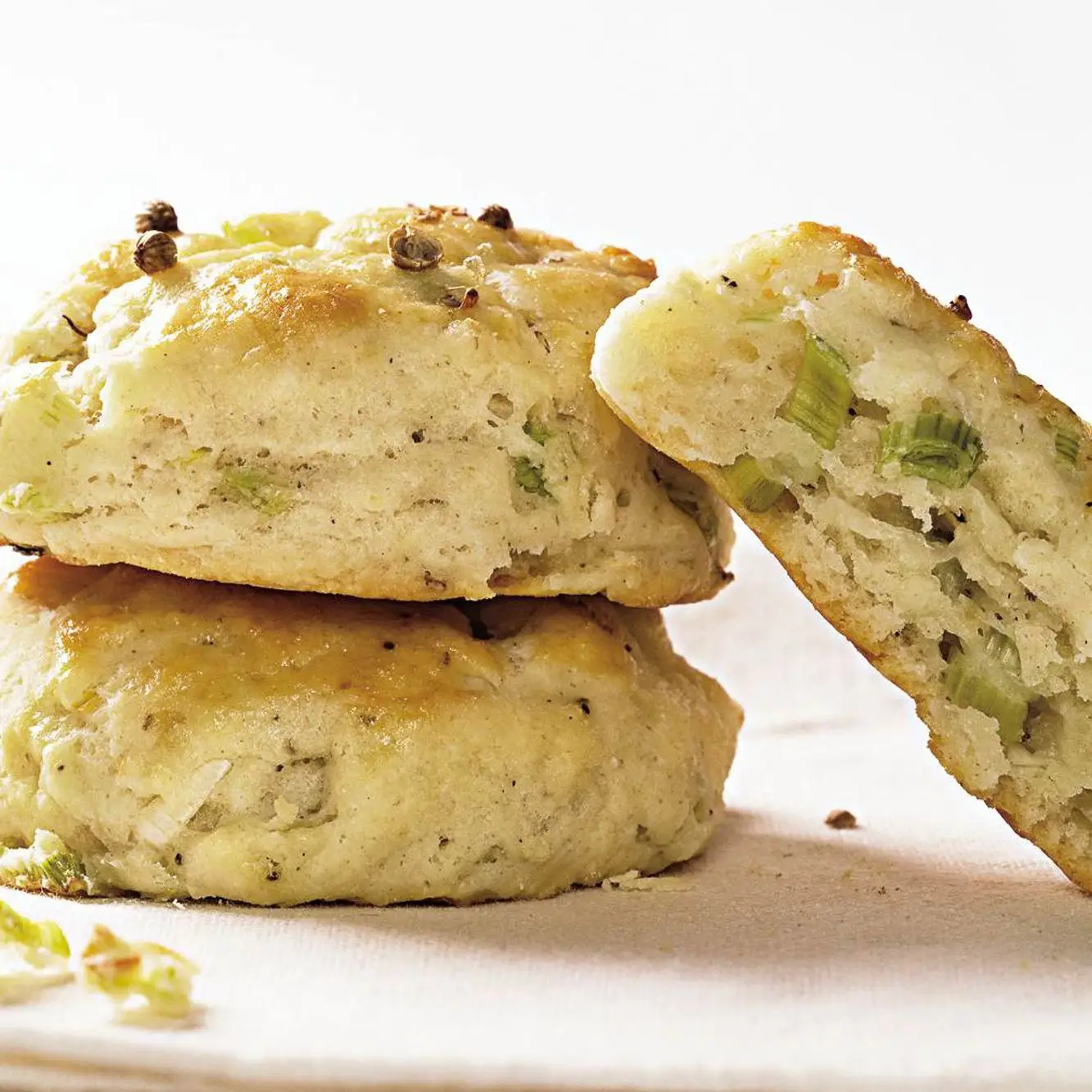 Biscoitos de rampa e leitelho com coentro rachado