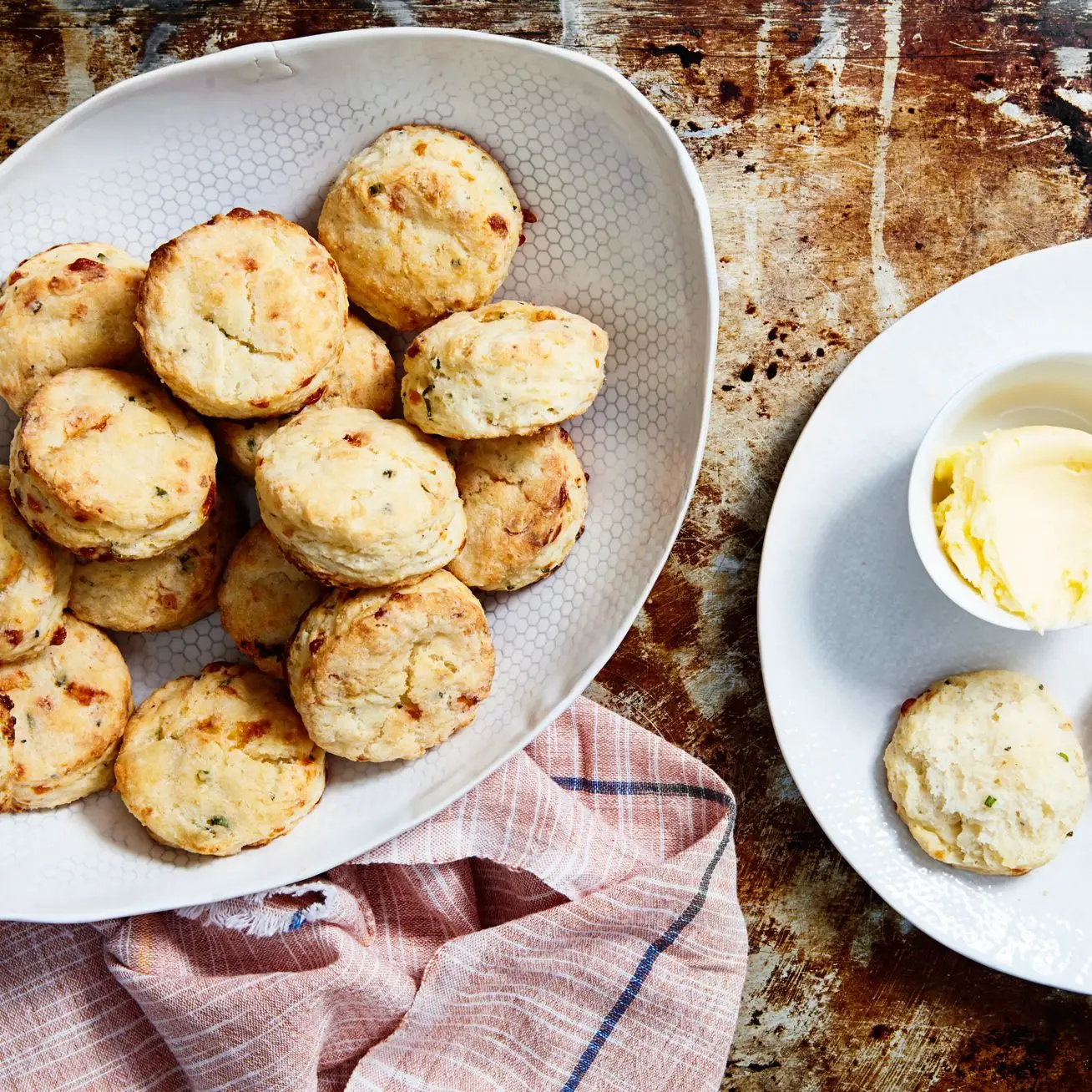 Biscoitos de leitelho de batata assada