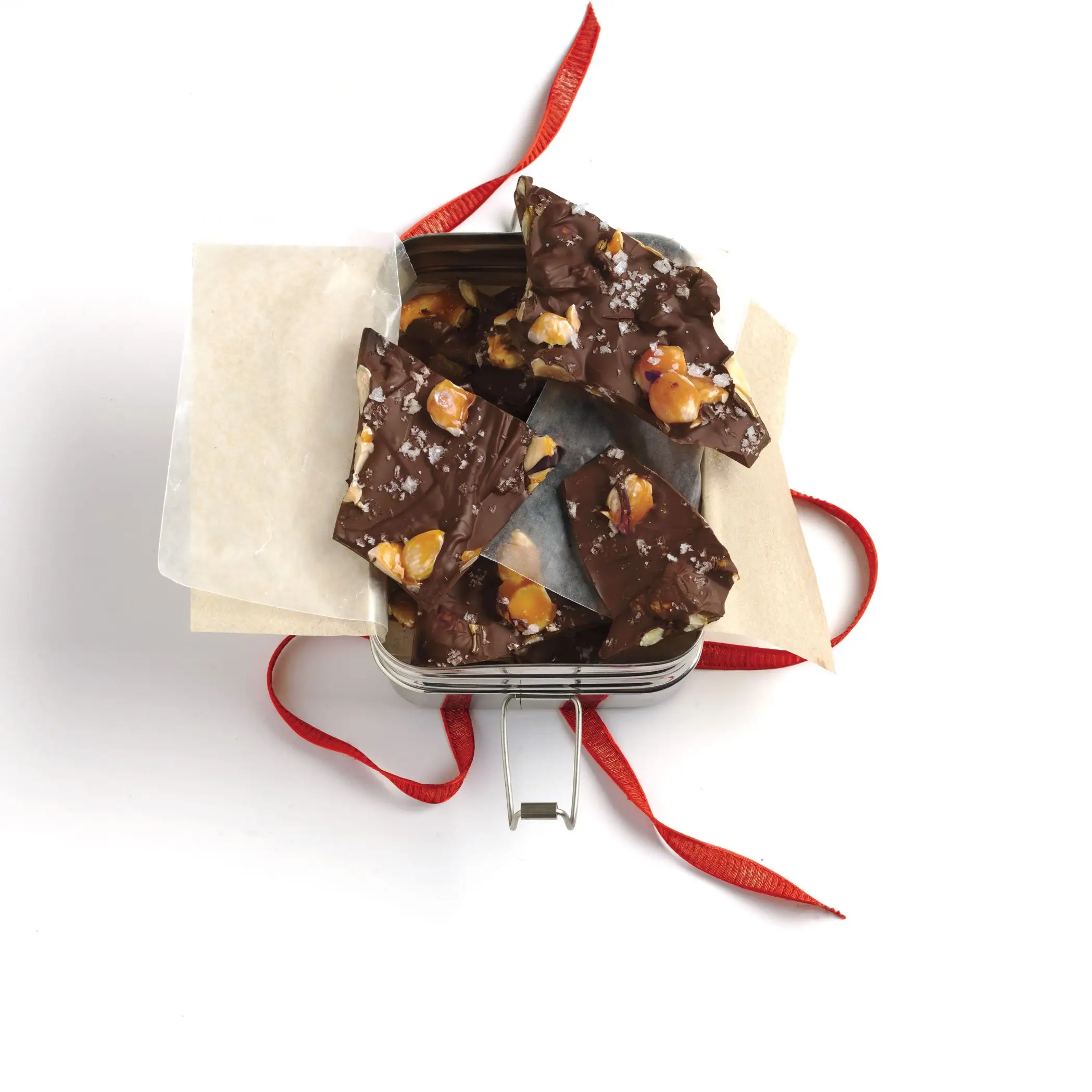 Casca de chocolate-almond com sal marinho