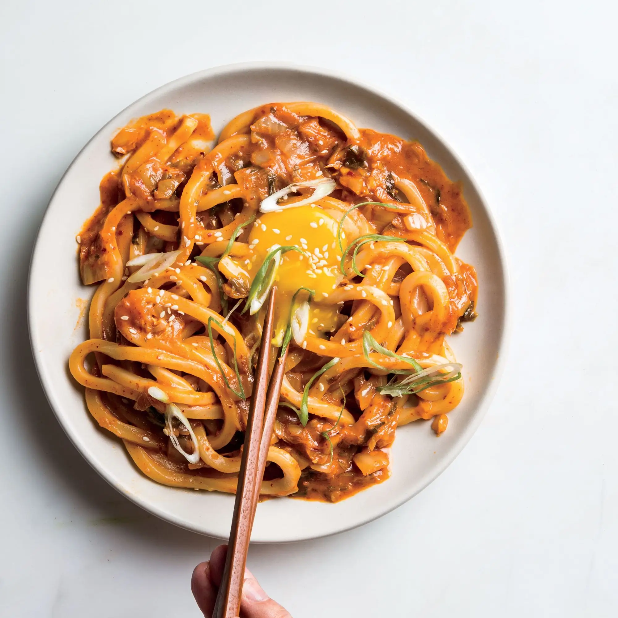 Kimchi Udon com cebolinha