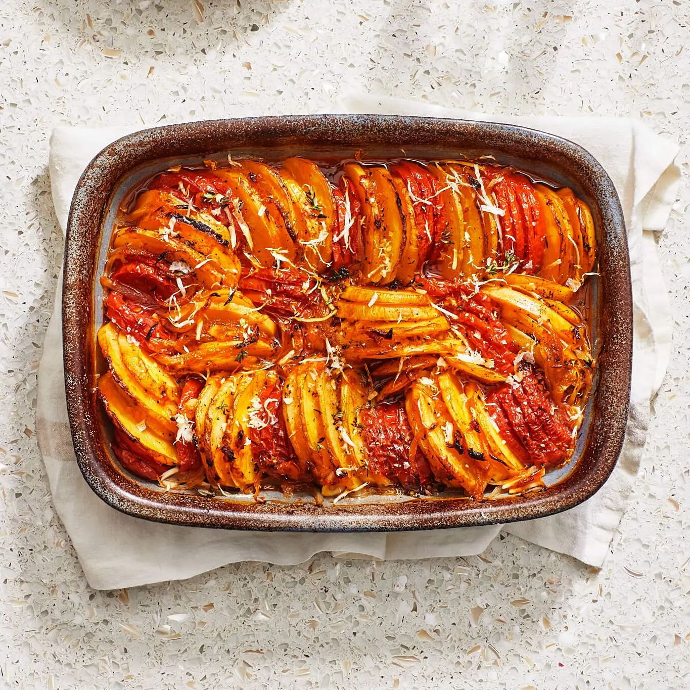 Gratinado de batata-tomato com rábano