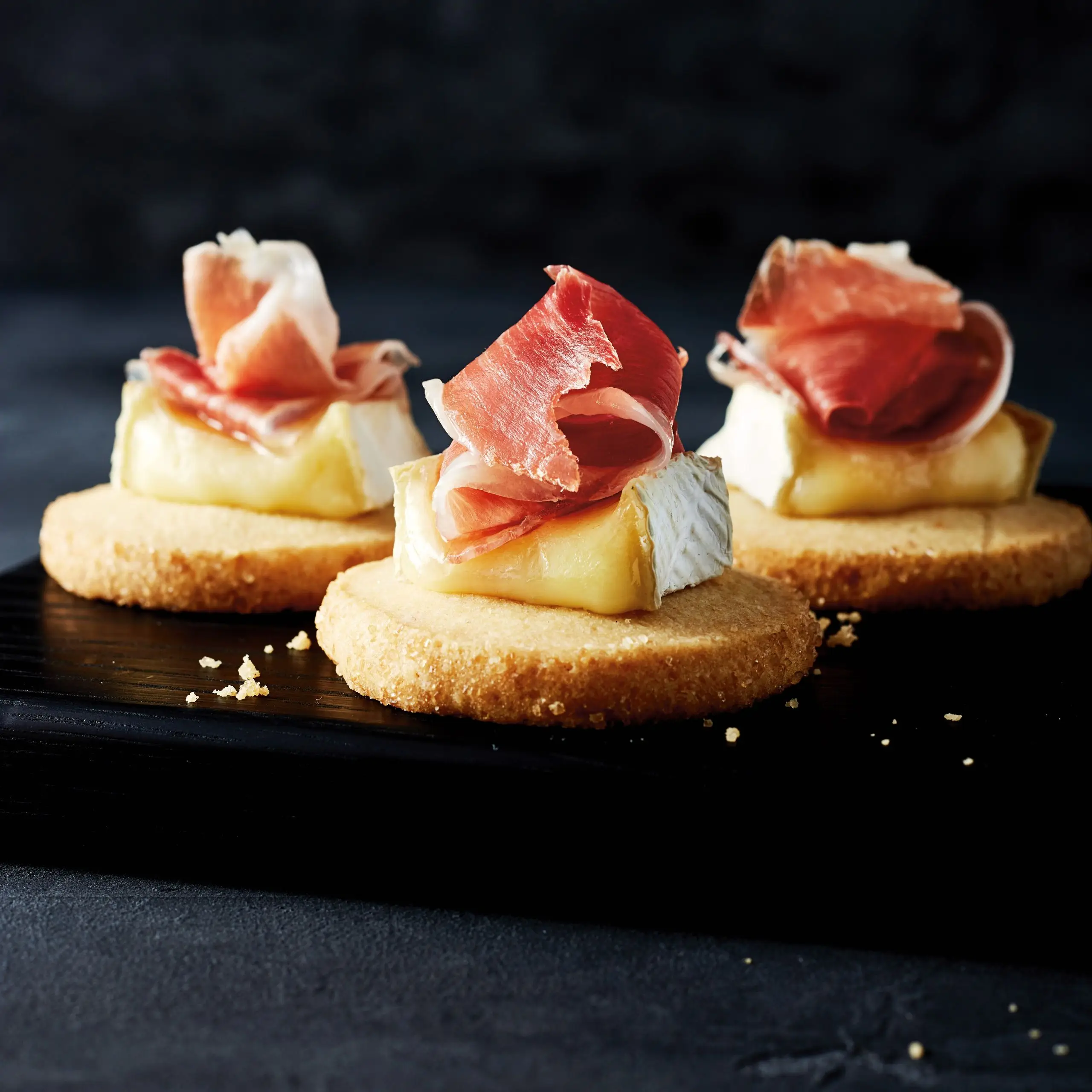 Brie e Prosciutto Shortbread