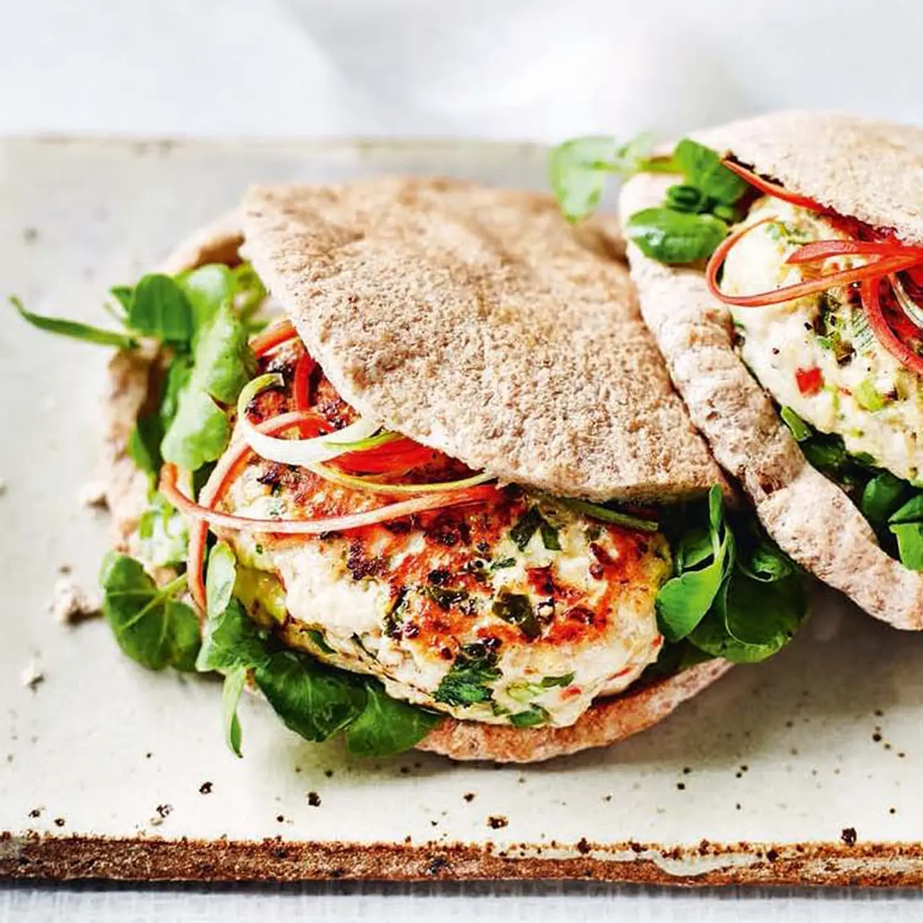 Hamburgers de Türkiye avec tempérament thaïlandais