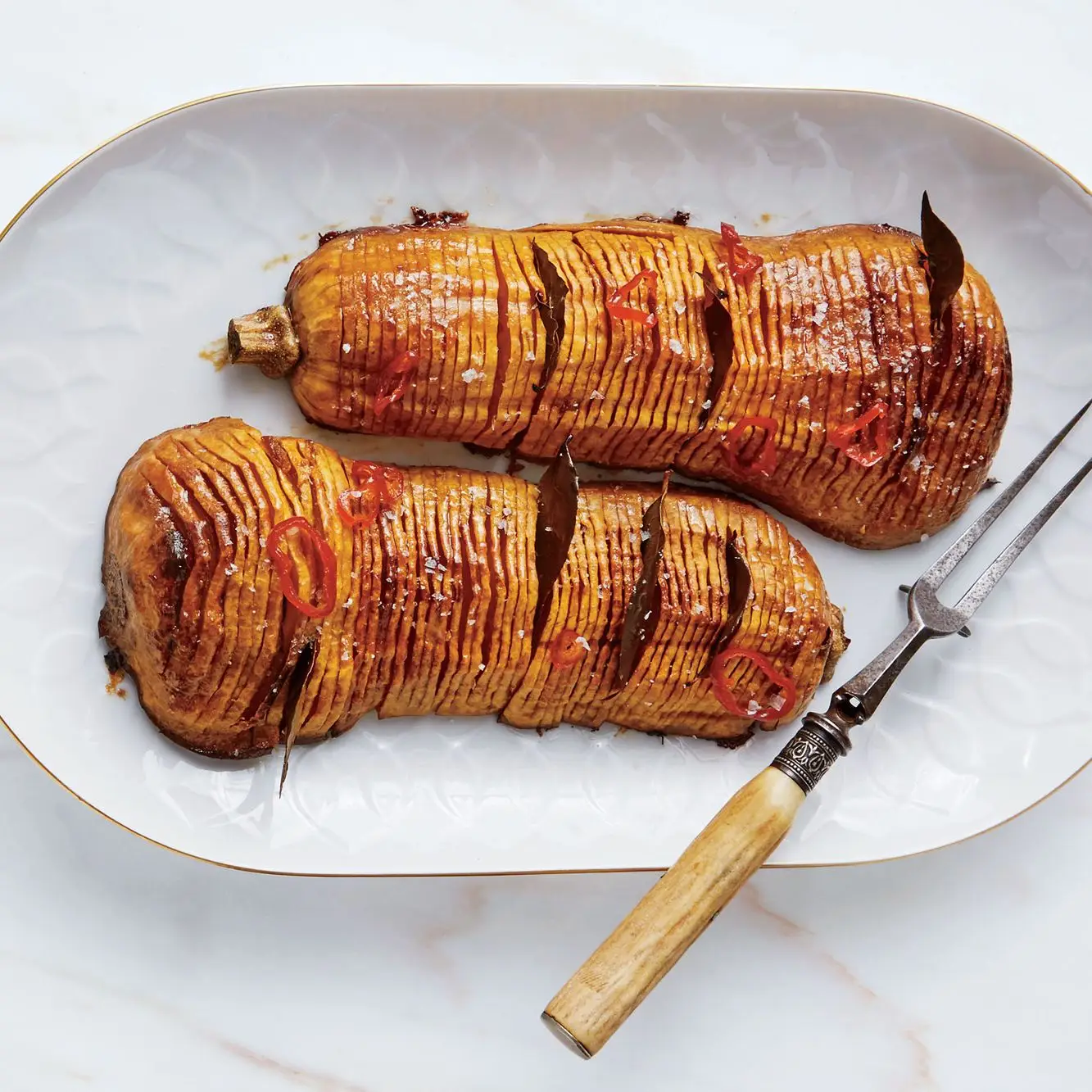 Hasselback Butternut Squash com folhas de louro