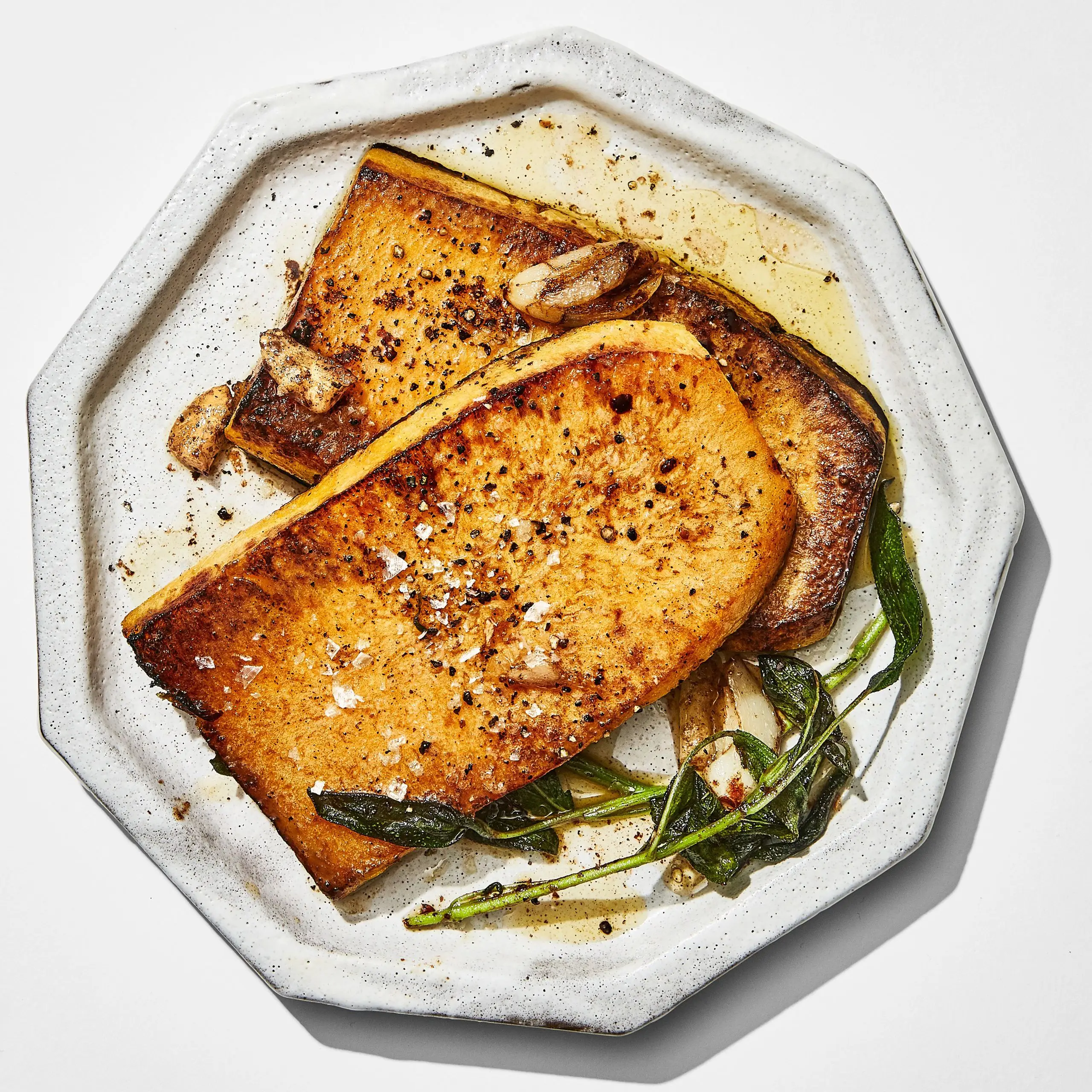 Reti di zucca con salsa di burro marrone