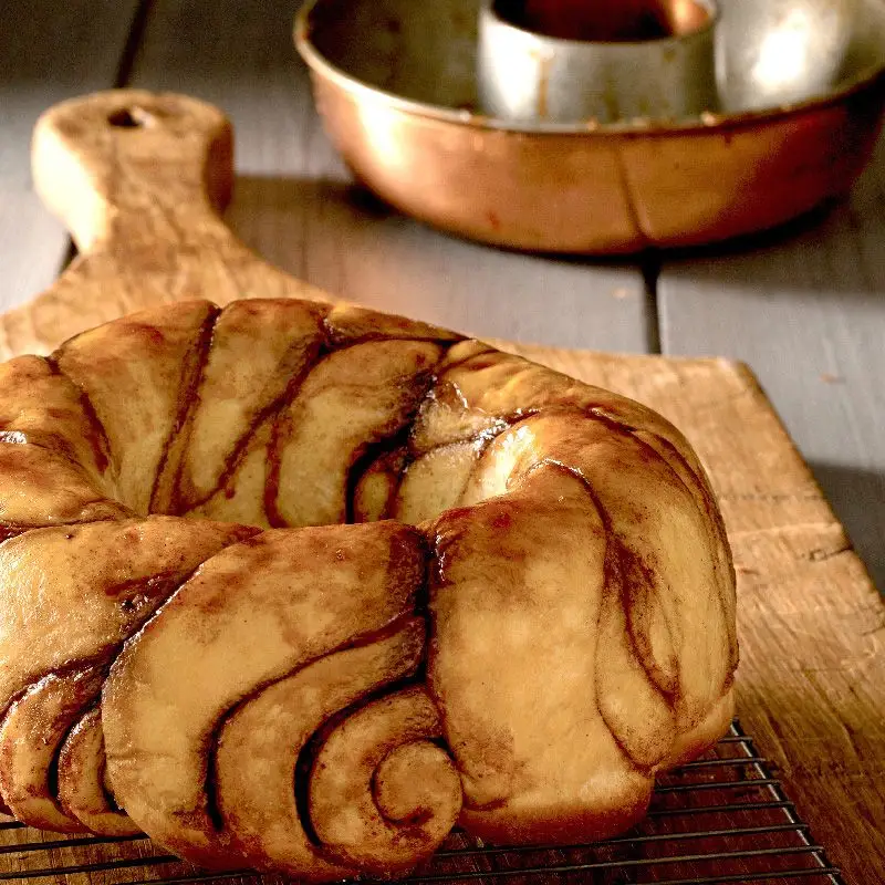 Canela Bun Bundt Bolo