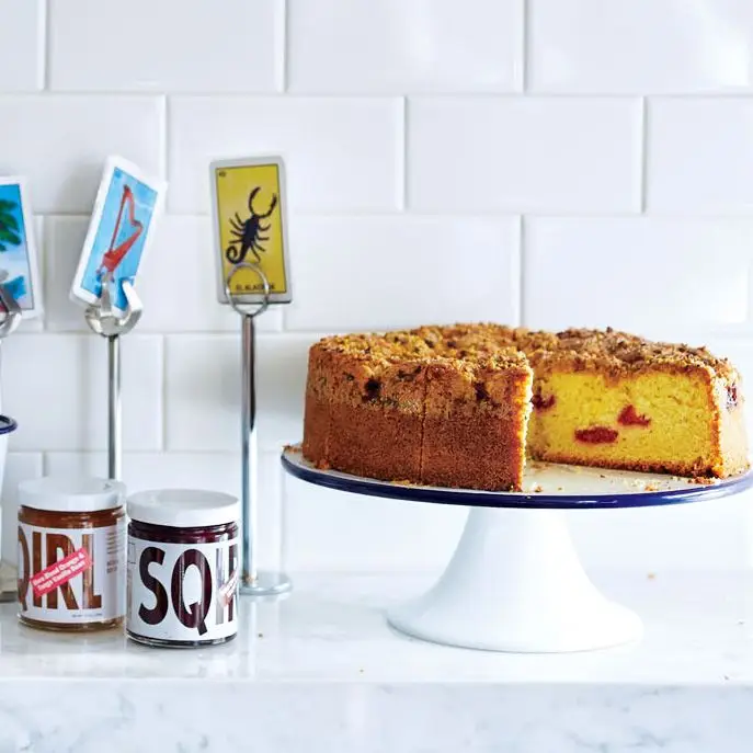 Bolo de limão com framboesas e pistache