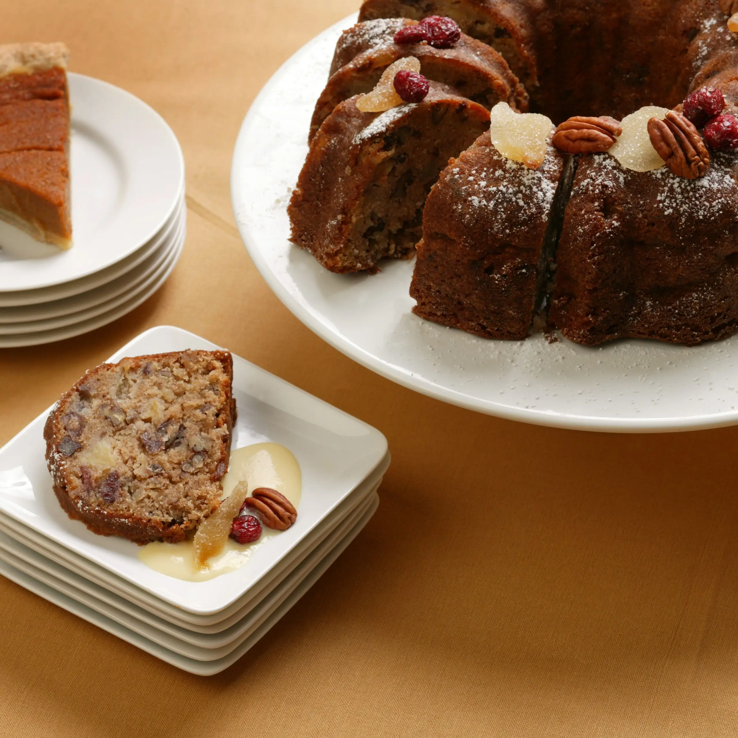 Bolo de maçã temperado com molho de gemada