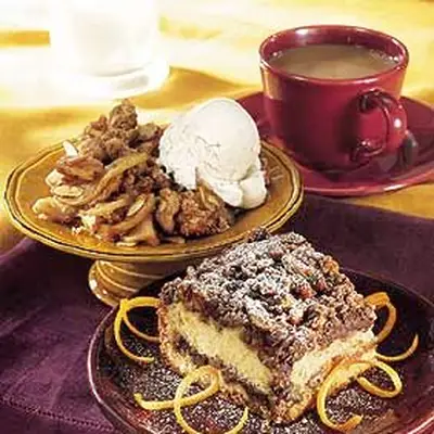 Bolo de café em laranja de creme de leite com streusel de chocolate-pecan