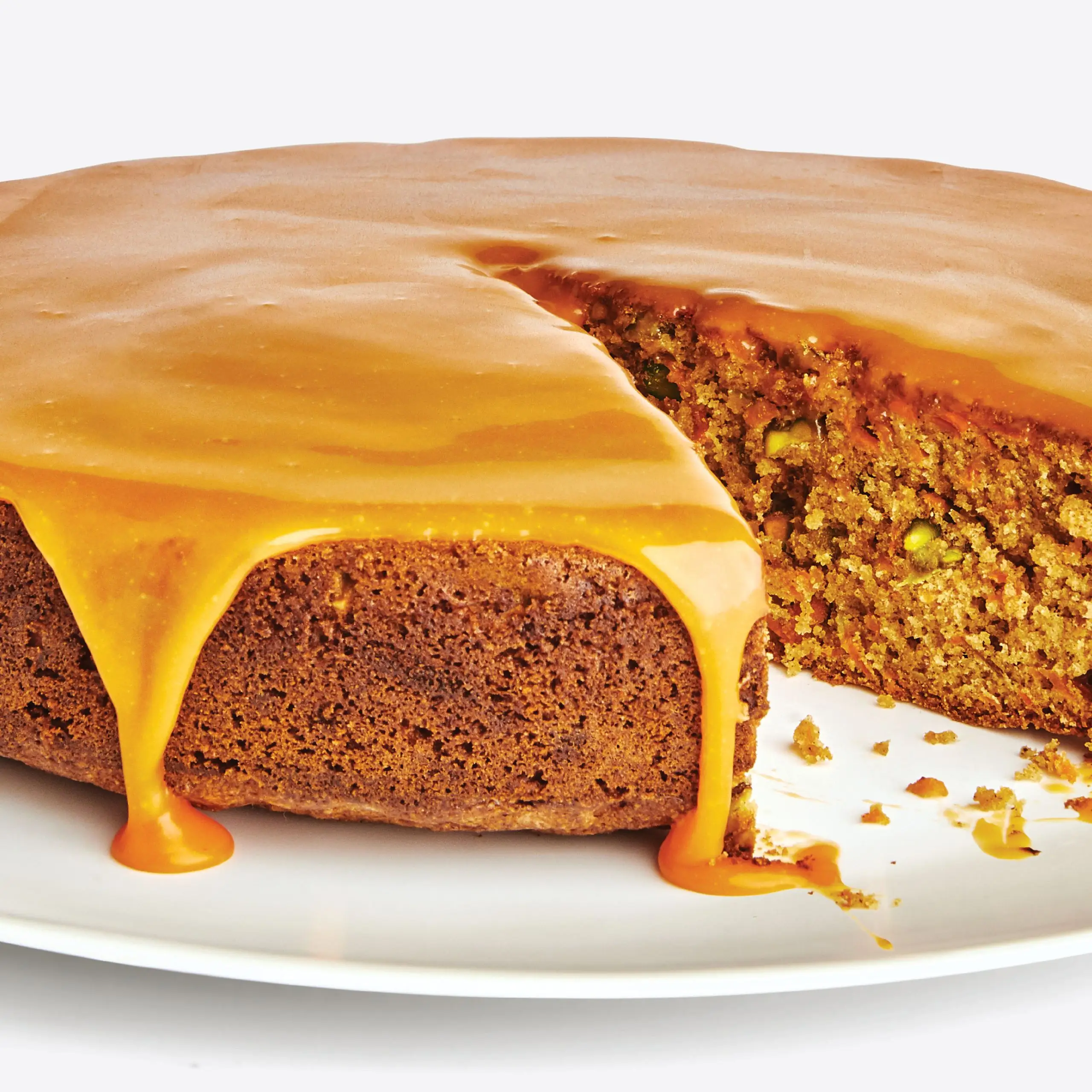 Bolo de cenoura de cardamomo-pistache