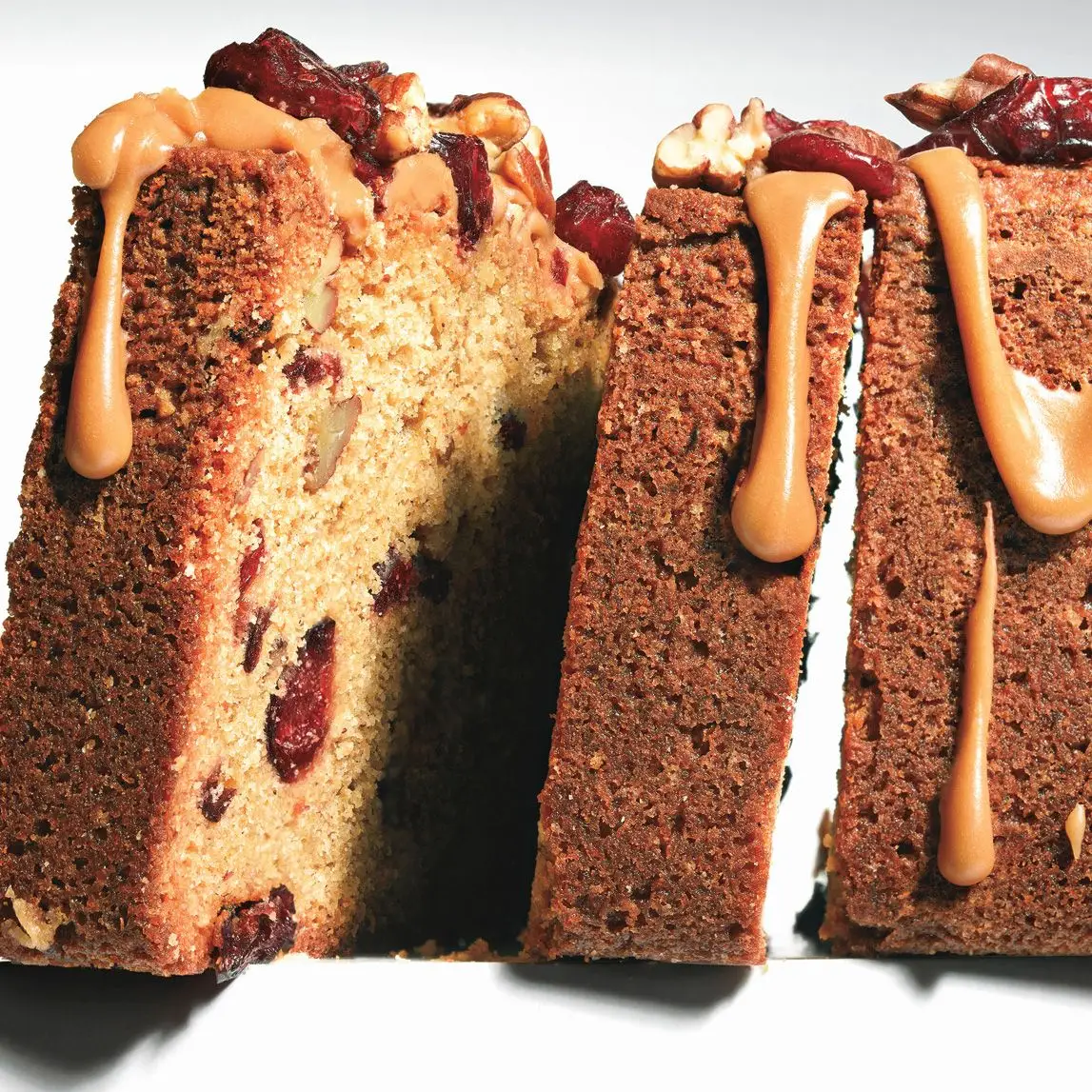 Bolo de Espresso Pound com cranberries e nozes